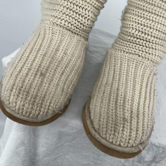 Women's UGG Australia Classic Cardy Sz 7 Knit Sweater Cream Woven‎ Button Boots - Picture 3 of 10